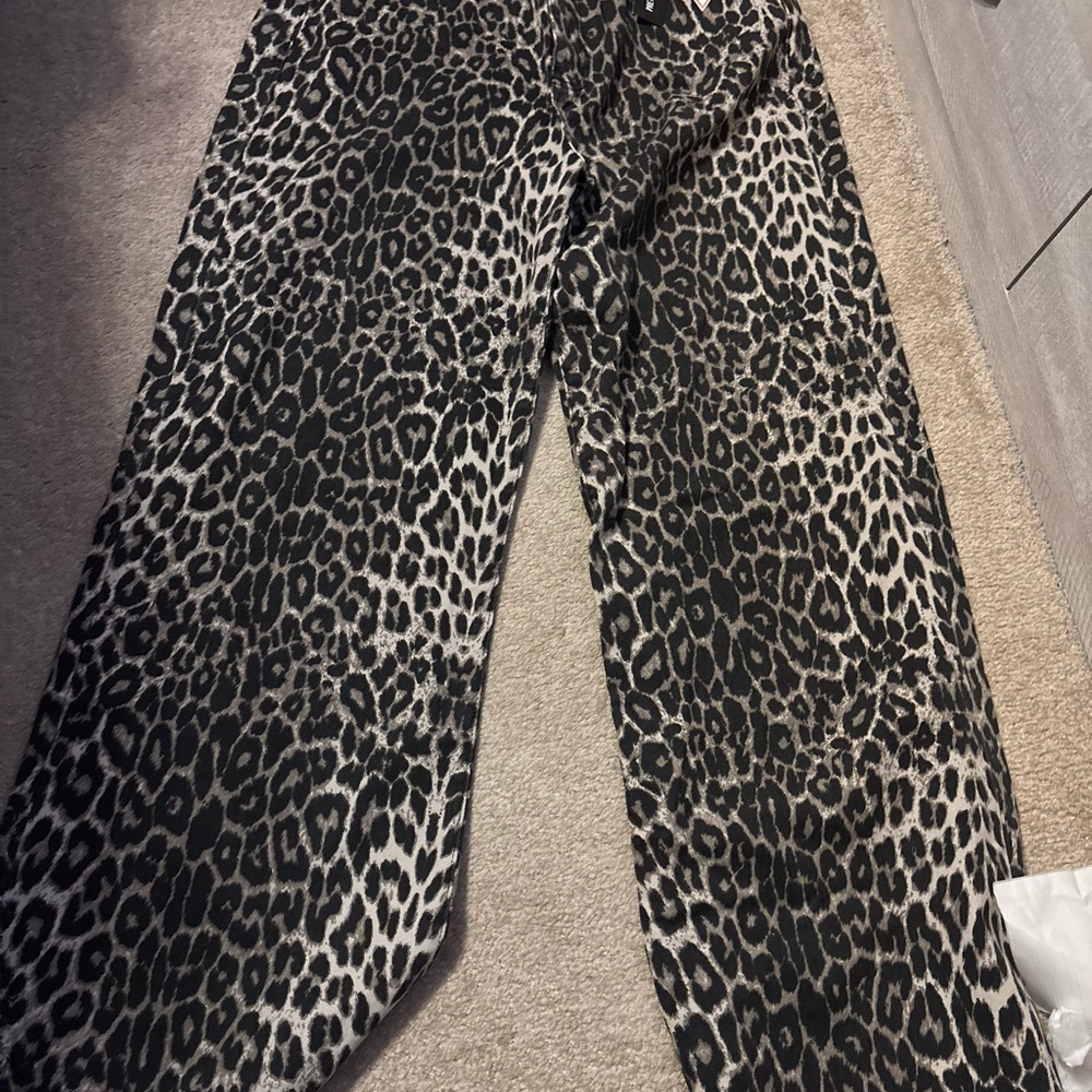 PrettyLittleThing Leopard Print Jeans - Black and White